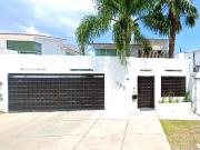 HERMOSA CASA DE DOS PISOS EN VENTA UBICADA EN BLVRD...