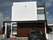 Hermosa casa de lujo en Juriquilla, con jardín amplio y...