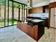 | Hermosa casa de lujo en renta en Privada Altozano |