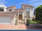 Hermosa Casa De Recuperación Bancaria En Jardines de...