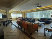 Hermosa casa de recuperación bancaria ubicada en...