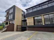 Hermosa casa de tres niveles para venta en Chía