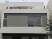 Hermosa casa de tres plantas con terraza col. privada...