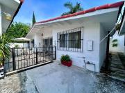 Hermosa Casa de un Nivel en Condominio con Alberca