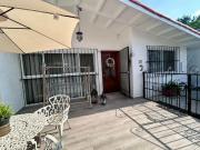 Hermosa casa de un nivel en condominio con alberca