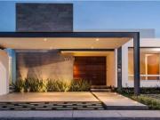 HERMOSA CASA DE UNA PLANTA, ACABADOS DE LUJO
