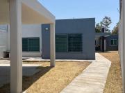 Hermosa casa de una planta en Lomas de Comajilla