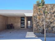 | Hermosa casa de una planta, en venta. |