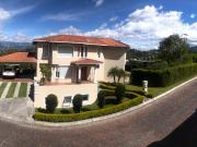 Hermosa Casa De Venta Tanda – Sector Miravalle / Cumbayá
