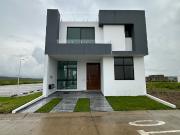 Hermosa casa dentro de coto en Valle Imperial