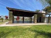 Hermosa casa dentro de fraccionamiento para remate...