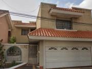 HERMOSA CASA DENTRO DE UNA ZONA RESIDENCIAL DE LAS QUINTAS