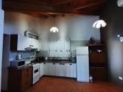 Hermosa casa en alquiler– amplio lote con pileta y parrilla