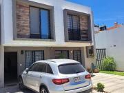 Hermosa casa en Altaterra