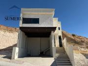 Hermosa Casa en Altozano con Recámara en PB