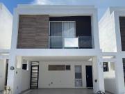 Hermosa Casa en Apodaca, Privada con Alberca