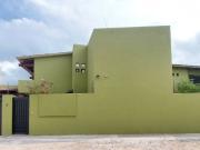 HERMOSA CASA EN CALLE PRIVADA