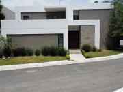 Hermosa casa en Carretera Nacional con Cuarto en PB