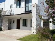 hermosa casa en condominio amueblada