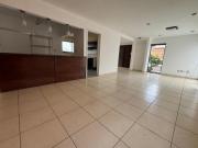 Hermosa casa en Condominio con Jardin en Venta / Renta