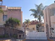 Hermosa casa en condominio en remate bancario ubicada en...