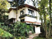 Hermosa casa en el Ajusco, con diseño único y jardín