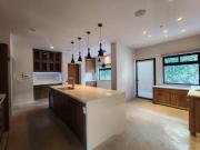 CASA EN ESQUINA EN VENTA EN LA VISTA COUNTRY CLUB CON JARDIN