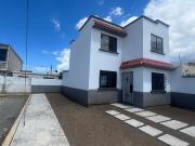 Hermosa casa en esquna