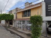 HERMOSA CASA EN EXCELENTE ZONA, CERCA DE UNIDAD...