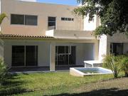 HERMOSA CASA EN EXCLUSIVO CONJUNTO CON 6,000 MTS DE AREA...
