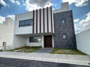 HERMOSA CASA EN EXPLANADA SUR CON ROOF GARDEN, EN PRIVADA