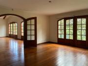 HERMOSA CASA EN GUAPULO, 992 MTS DE TERRENO 702 MTS DE...