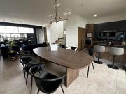 Hermosa Casa en la zona de Altozano sobre la Av. Juan...