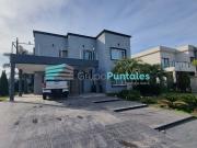 Hermosa Casa en Lagos de Canning con 4 Suites y gran piscina