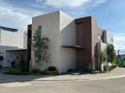 Hermosa casa en Lagos Residencial