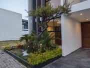 HERMOSA CASA EN LOMAS ANGELOPOLIS CON HABITACION PLANTA BAJA