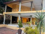 CASA CON ALBERCA EN LOMAS DE CORTES