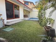 CASA CON ALBERCA EN LOMAS DE CORTES