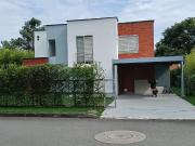 Hermosa casa en parcelación campestre Praderas de verde...