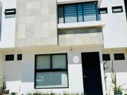 Hermosa casa en privada, seguridad 24 hr, amenidades