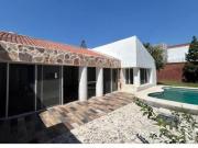 HERMOSA CASA EN REMATE, CON ALBERCA PRIVADA, UBICADA EN...
