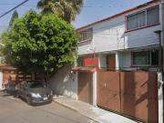 HERMOSA CASA EN REMATE EN BATALLÓN DE SAN BLAS, COL....