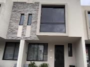 Hermosa casa en RENTA AMUEBLADA