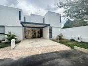 HERMOSA CASA EN RENTA CON PISCINA EN CHUBURNA, MÉRIDA