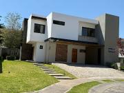 Hermosa casa en renta dentro del exclusivo...