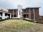 Hermosa casa en renta en cumbres, esquina y frente al Parque