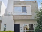 Hermosa casa en renta en los agaves