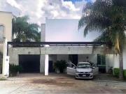 Hermosa Casa en Renta en Pedregal de San Carlos