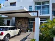 Hermosa casa en renta en Residencial Aqua