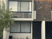 Hermosa casa en renta en ZOI Sur Residencial